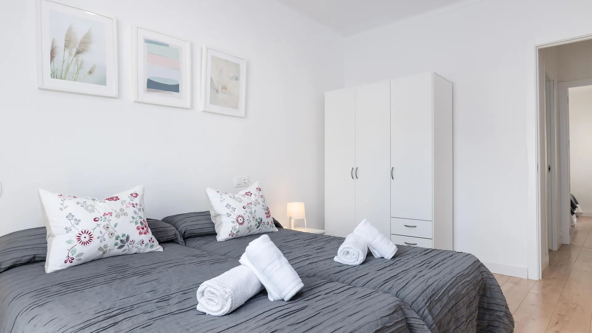 Apartamentos Yourhouse Port Alcudia  Alcudia (Mallorca)